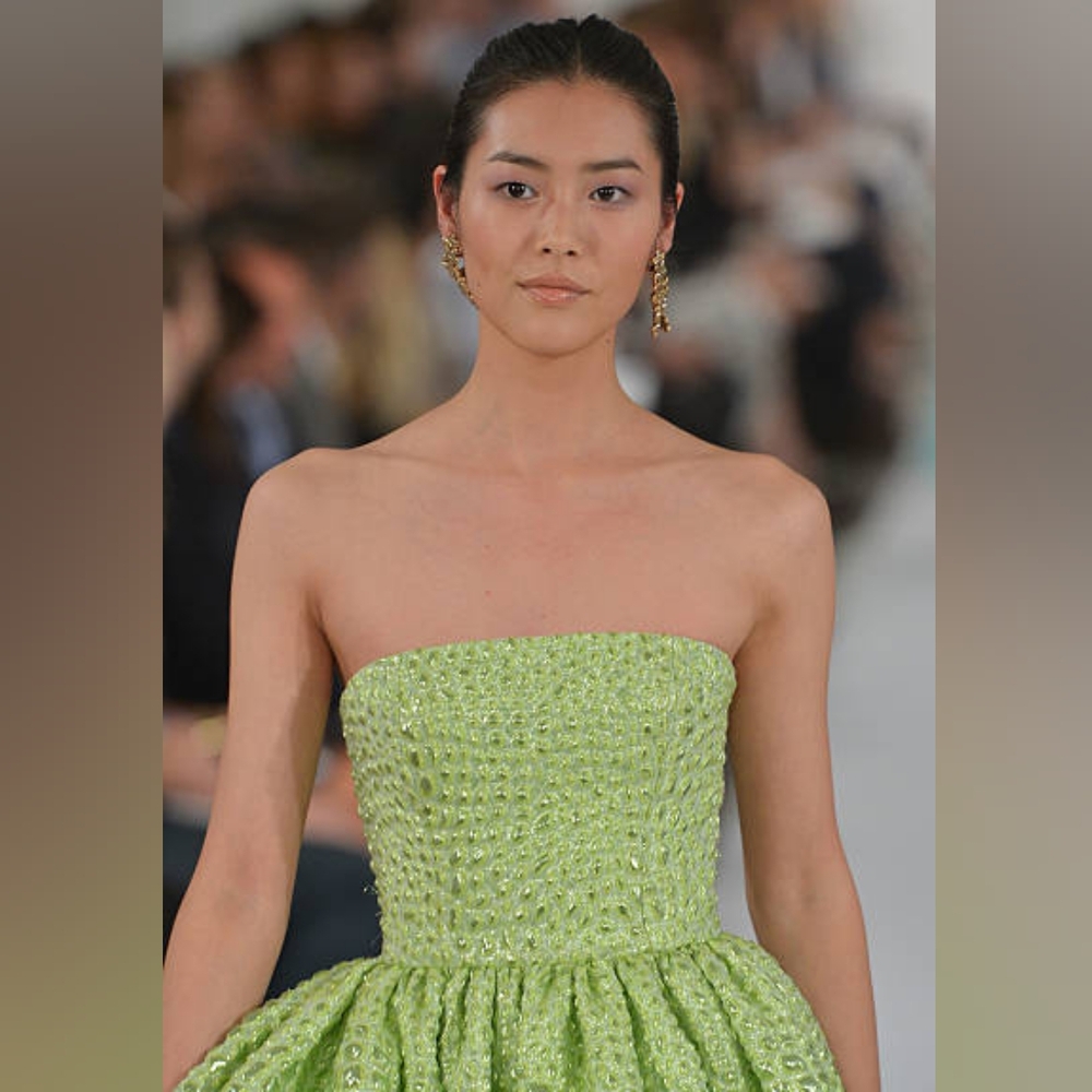 $7,000 OSCAR DE LA RENTA LIGHT GREEN HI LOW STRAPLESS TRAIN SILK GOWN US L - Picture 8 of 16